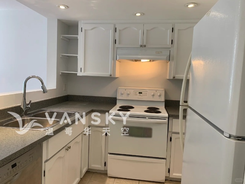 250227054809_本拿比Simon Fraser Village 三卧联排出租_7_Rick Li - 1NE地产_来自小红书网页版.jpg